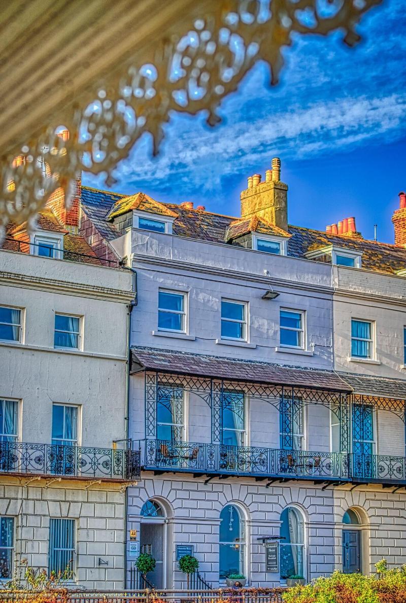 Gloucester House - Genel