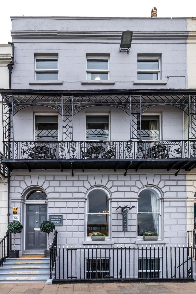 Gloucester House - Genel