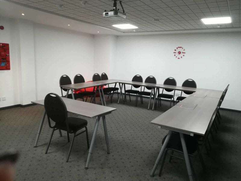 Garner Hotel Chesterfield North By IHG - Toplantı