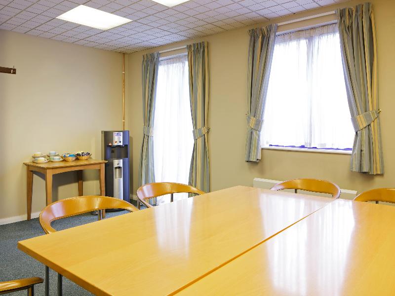 Garner Hotel Chesterfield North By IHG - Toplantı