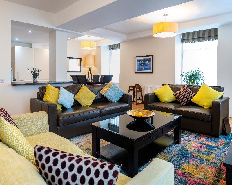Inverness City Suites - Oda