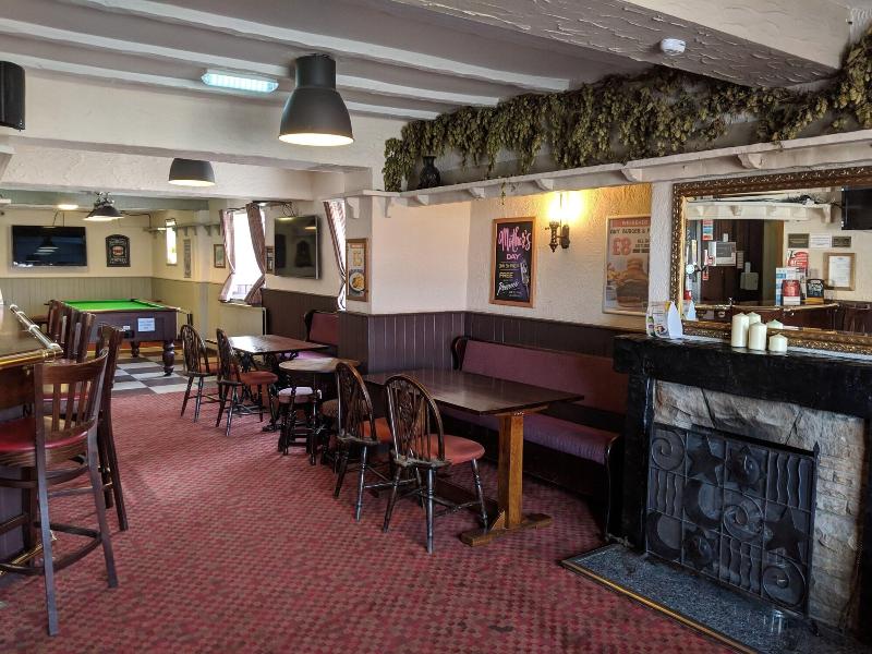 The Queens Head - Bar