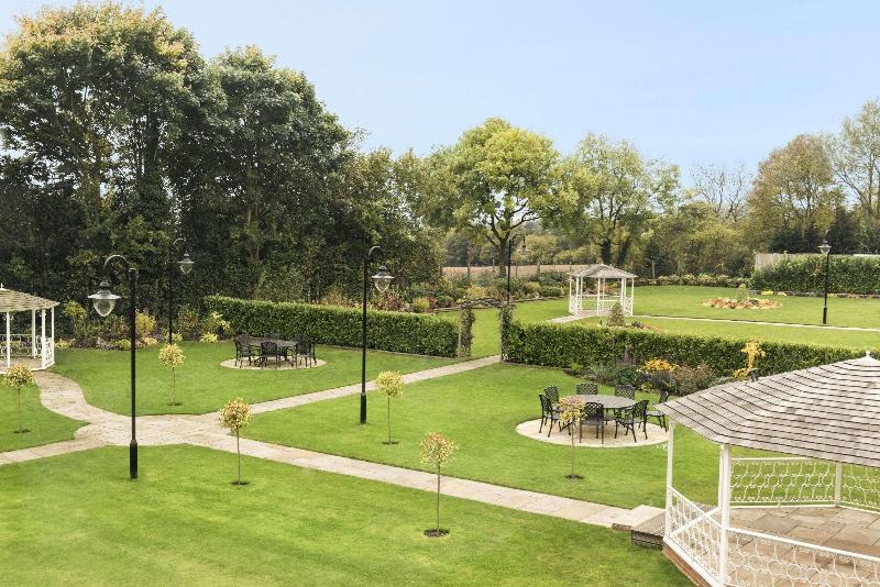 Ramada Resort by Wyndham Park Hall Wolverhampton - Genel