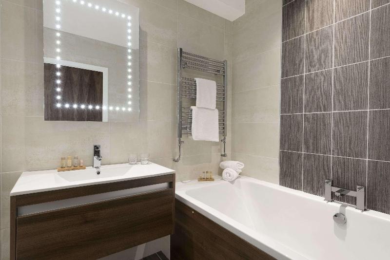 Ramada Resort by Wyndham Park Hall Wolverhampton - Oda