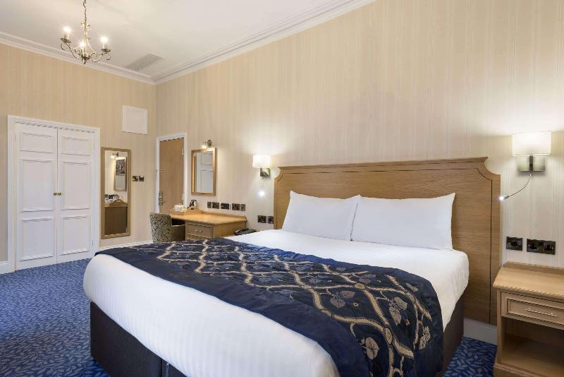 Ramada Resort by Wyndham Park Hall Wolverhampton - Oda