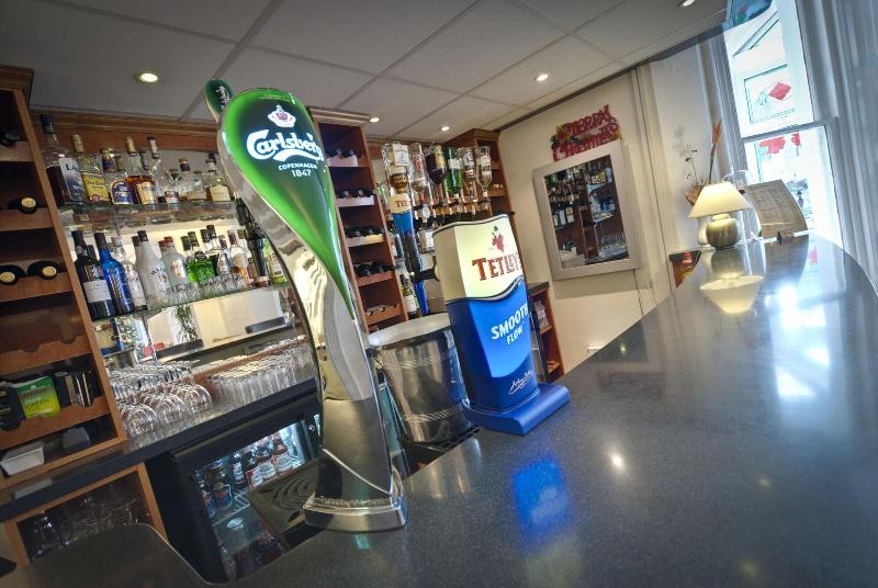 The Dukes Folly Hotel - Bar
