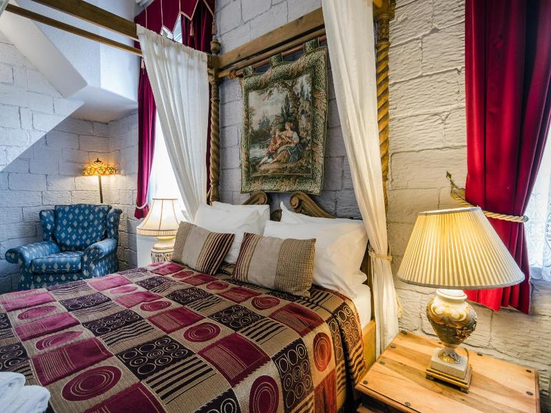 The Dukes Folly Hotel - Genel