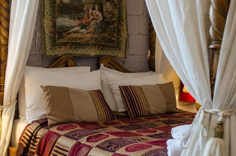 The Dukes Folly Hotel - Oda