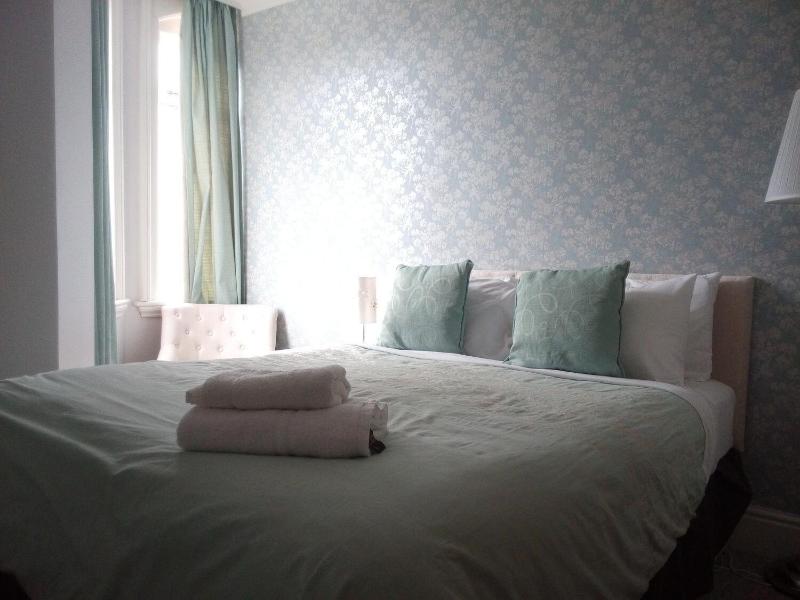 The Dukes Folly Hotel - Oda
