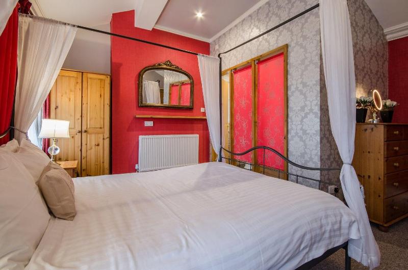 The Dukes Folly Hotel - Oda