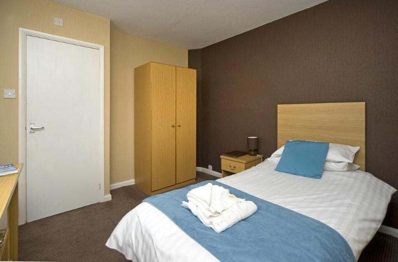The Caledonian Tower Hotel - Oda