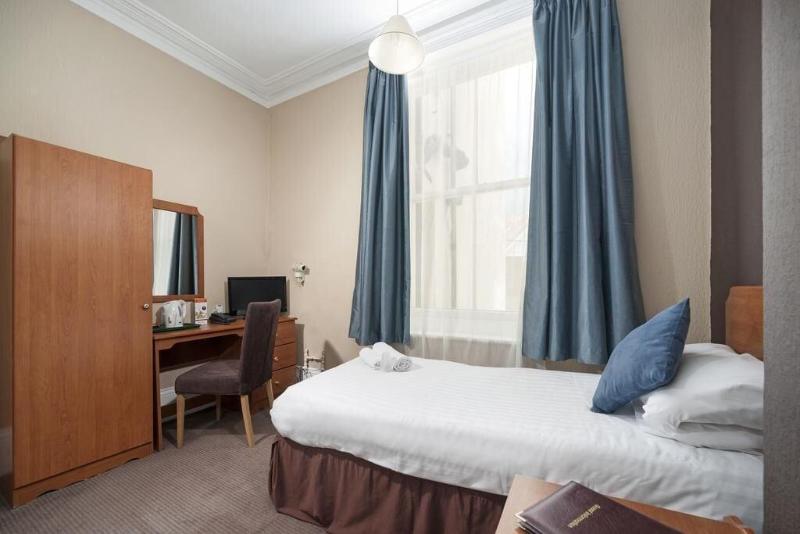 The Caledonian Tower Hotel - Oda