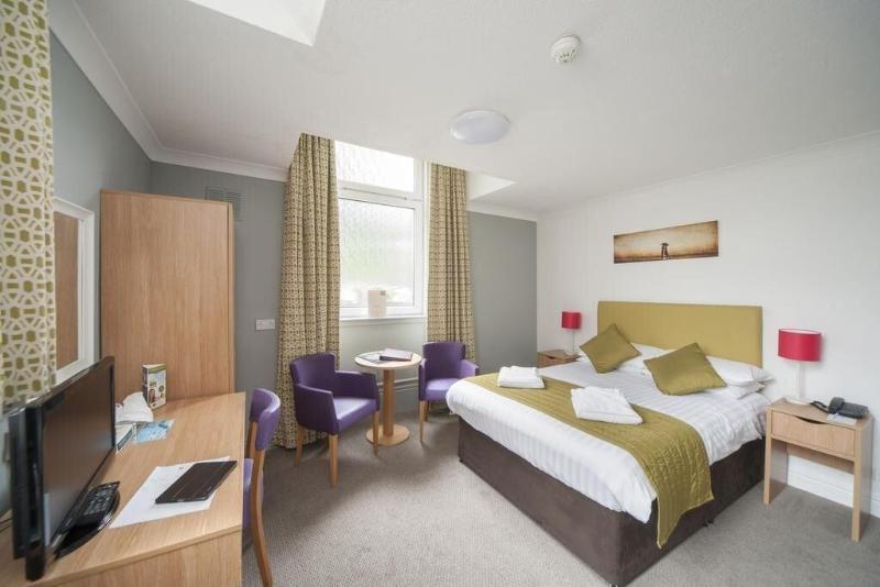 The Caledonian Tower Hotel - Oda