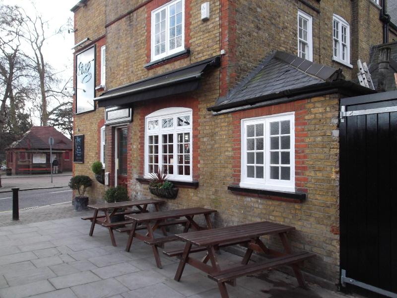 The Stag Enfield - Teras