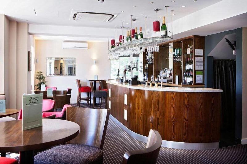 315 Bar and Restaurant - Restoran