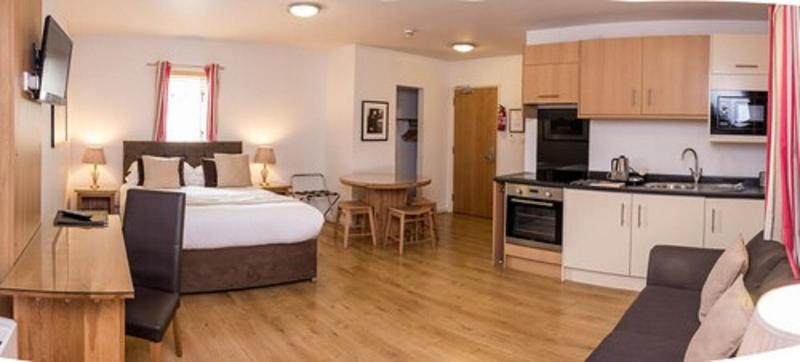 Courtyard Hotel - Oda