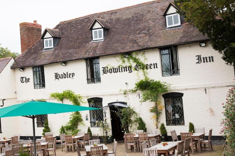 Hadley Bowling Green Inn - Teras