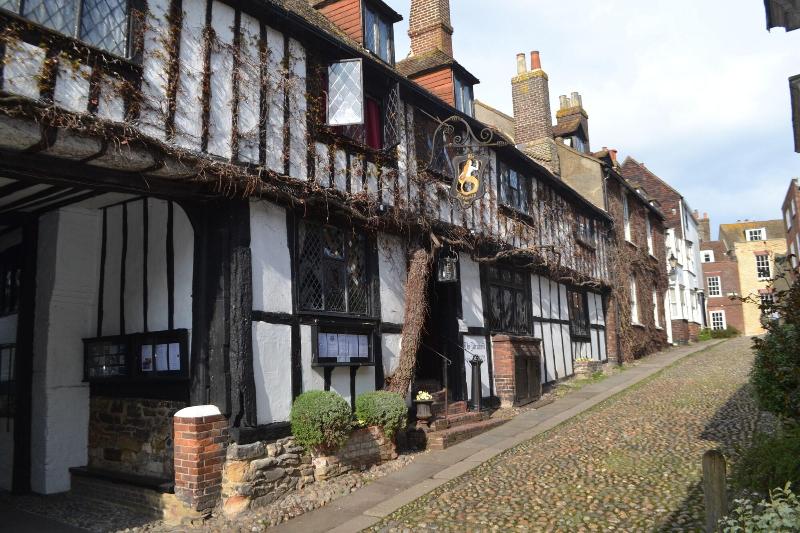Mermaid Inn - Genel
