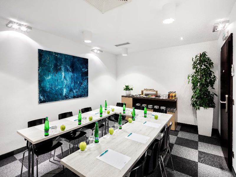 Occidental Praha - Toplantı
