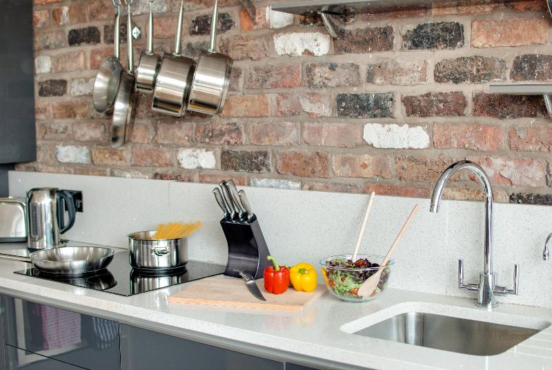 Base Serviced Apartments - Sir Thomas Street - Oda