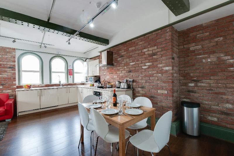 Base Serviced Apartments - Sir Thomas Street - Oda