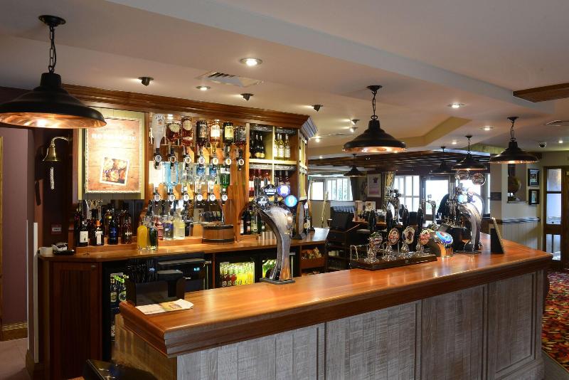 The Two Rivers by Marston s Inns - Bar