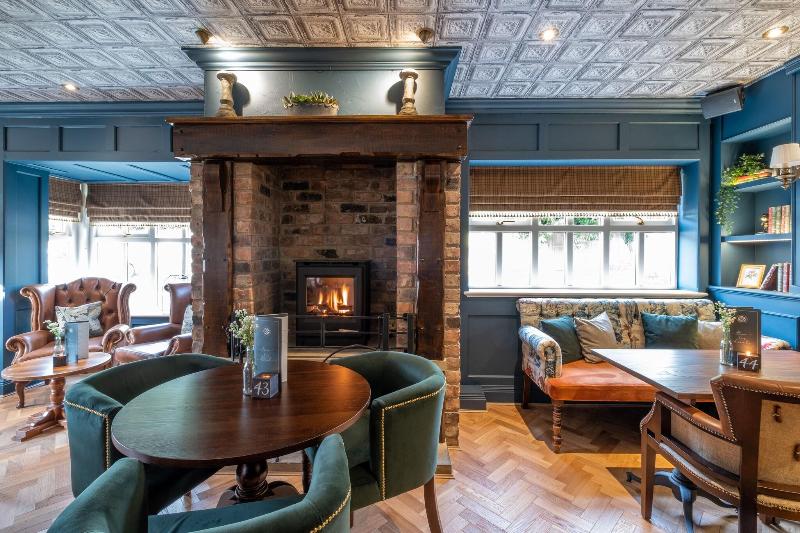 The Two Rivers by Marston s Inns - Bar