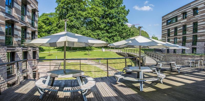 The Orchard Hotel & Restaurant - Teras