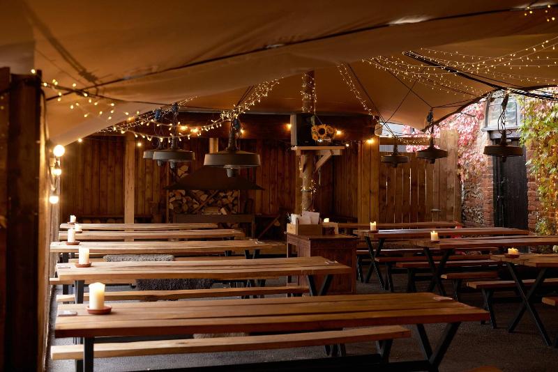 The Pembroke Arms - Genel