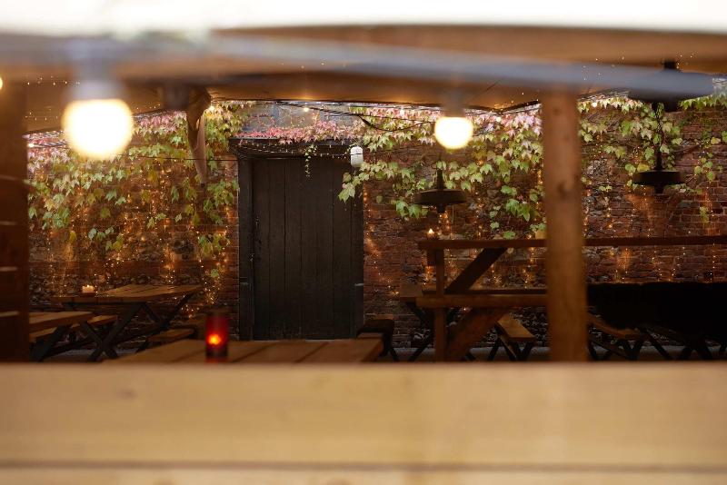 The Pembroke Arms - Genel