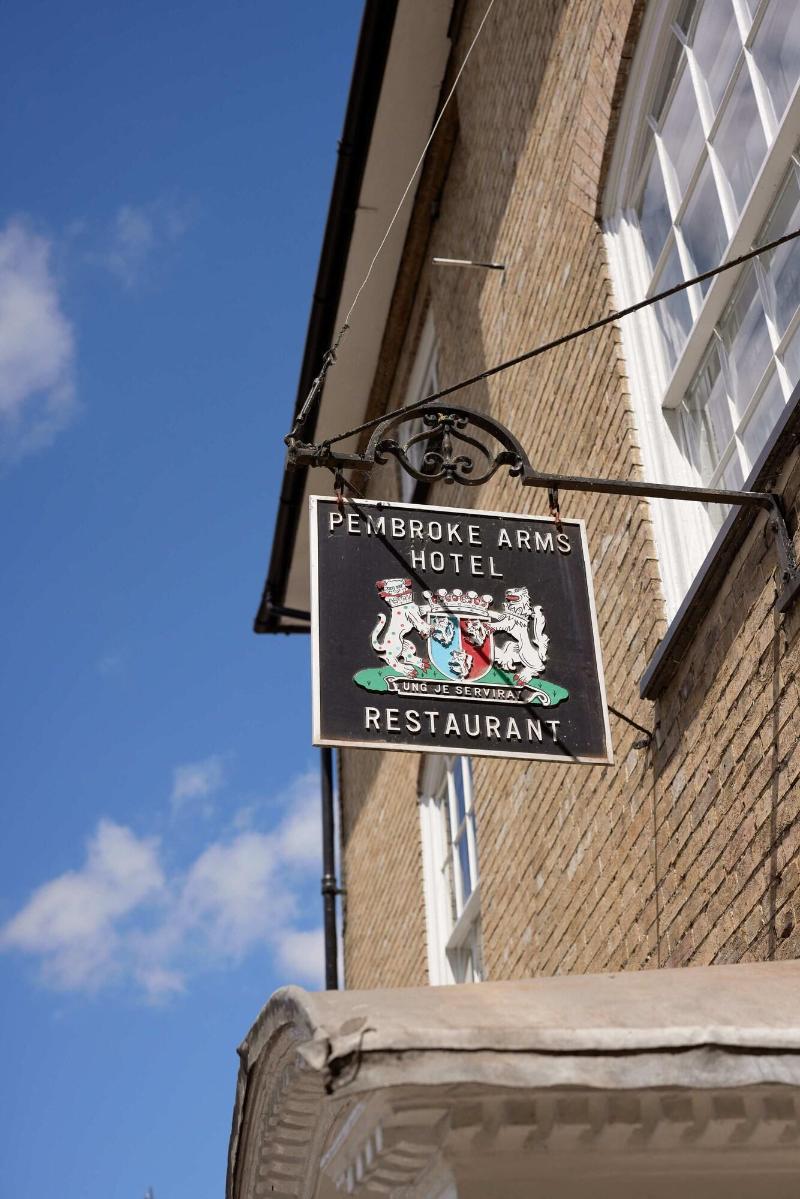 The Pembroke Arms - Genel