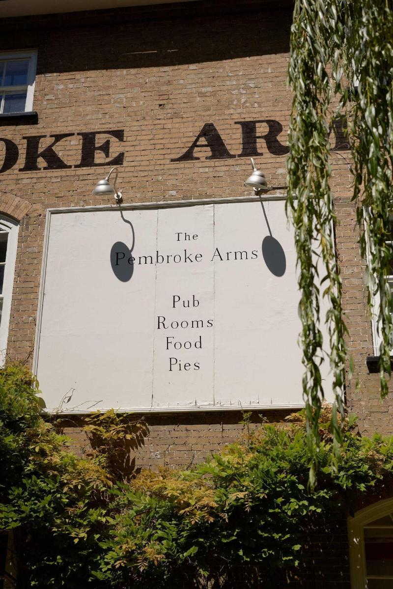 The Pembroke Arms - Genel