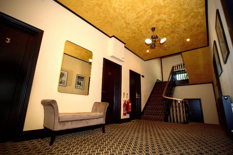 Hadley Hotel - Lobi
