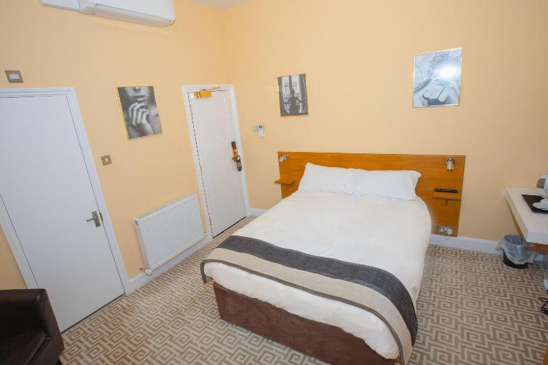Hadley Hotel - Oda