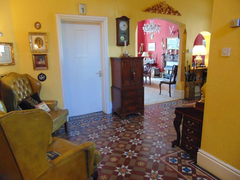 Holywell House - Lobi