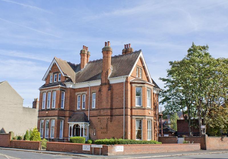 Holywell House - Genel