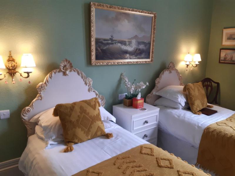 Holywell House - Oda