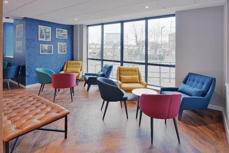 Travelodge Woking Central - Lobi
