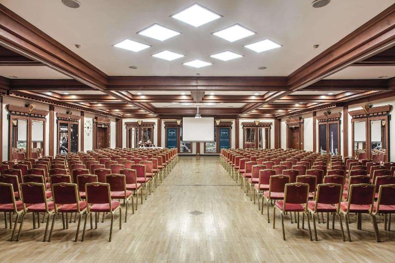 Verdi Budapest Aquincum - Toplantı