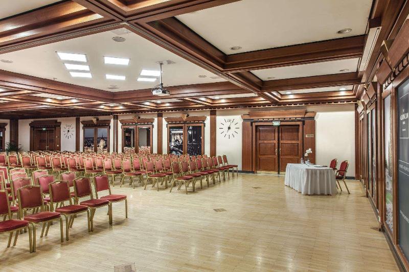 Verdi Budapest Aquincum - Toplantı