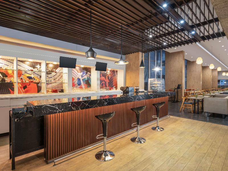 Ibis Gading Serpong - Bar