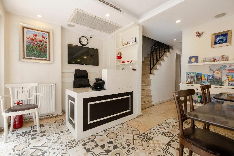 Ten Rooms Hotel - Lobi