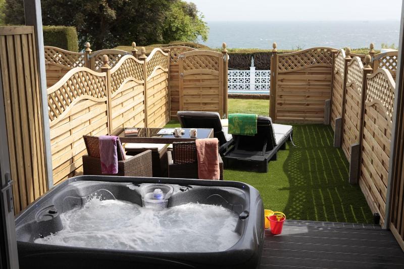 Luccombe Hall Country House Hotel - Teras