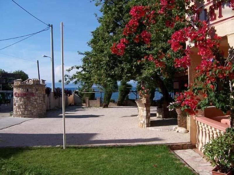 Castella Beach - Genel