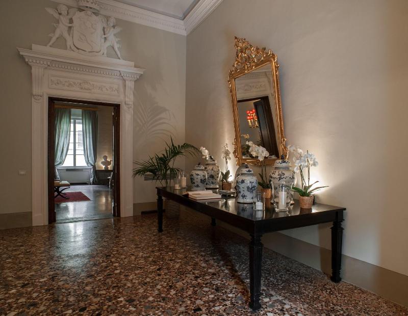 Palazzo Di Camugliano - Lobi
