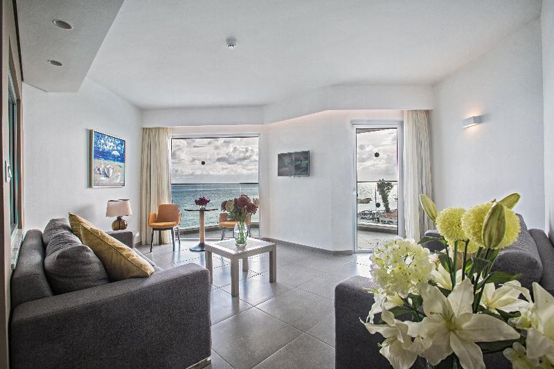 Vassos Nissi Plage Hotel & Spa - Oda