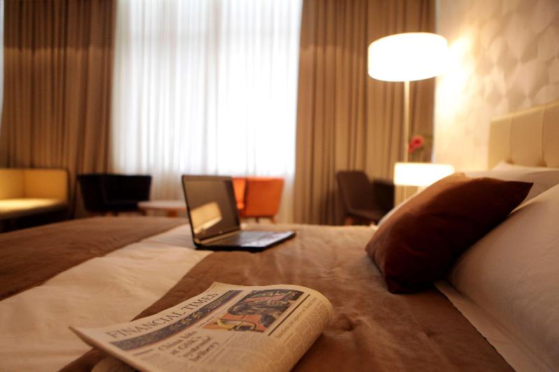 Best Western Premier Ark Hotel - Oda