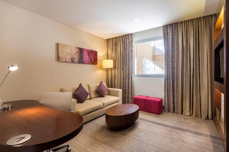 Holiday Inn Muscat Al Seeb - Oda