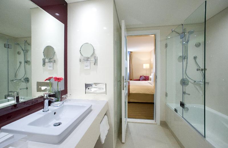 Holiday Inn Muscat Al Seeb - Oda