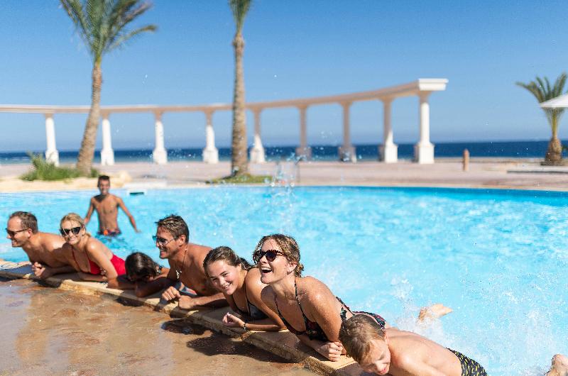The Three Corners Equinox Beach Resort - Havuz